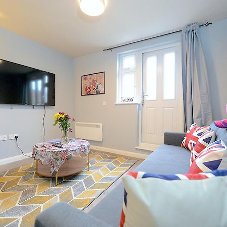 Ferienwohnung 2 Bed Terraced Flat Piccadilly Line London Exterior foto