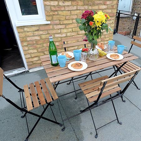 Ferienwohnung 2 Bed Terraced Flat Piccadilly Line London Exterior foto