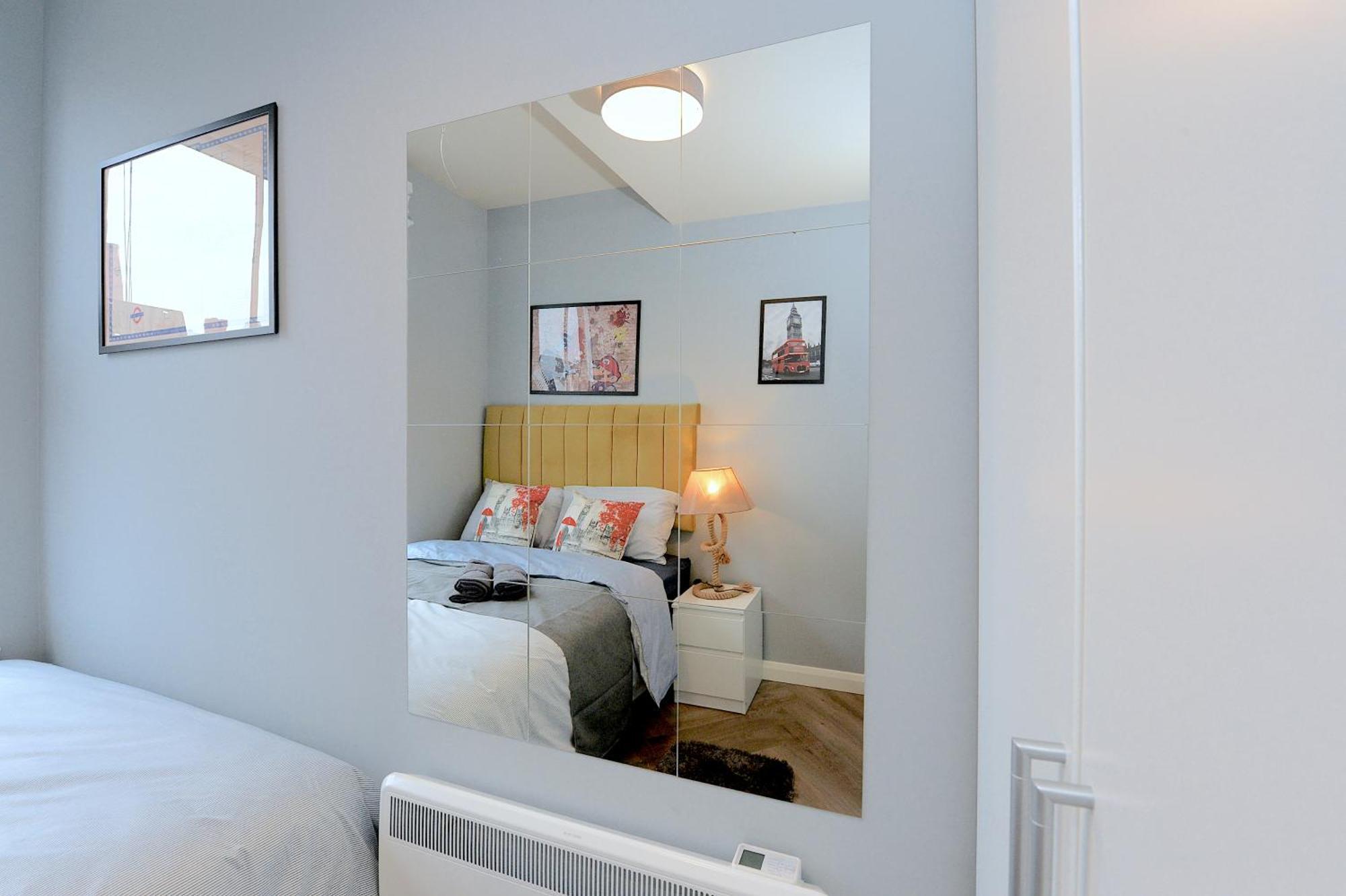 Ferienwohnung 2 Bed Terraced Flat Piccadilly Line London Exterior foto