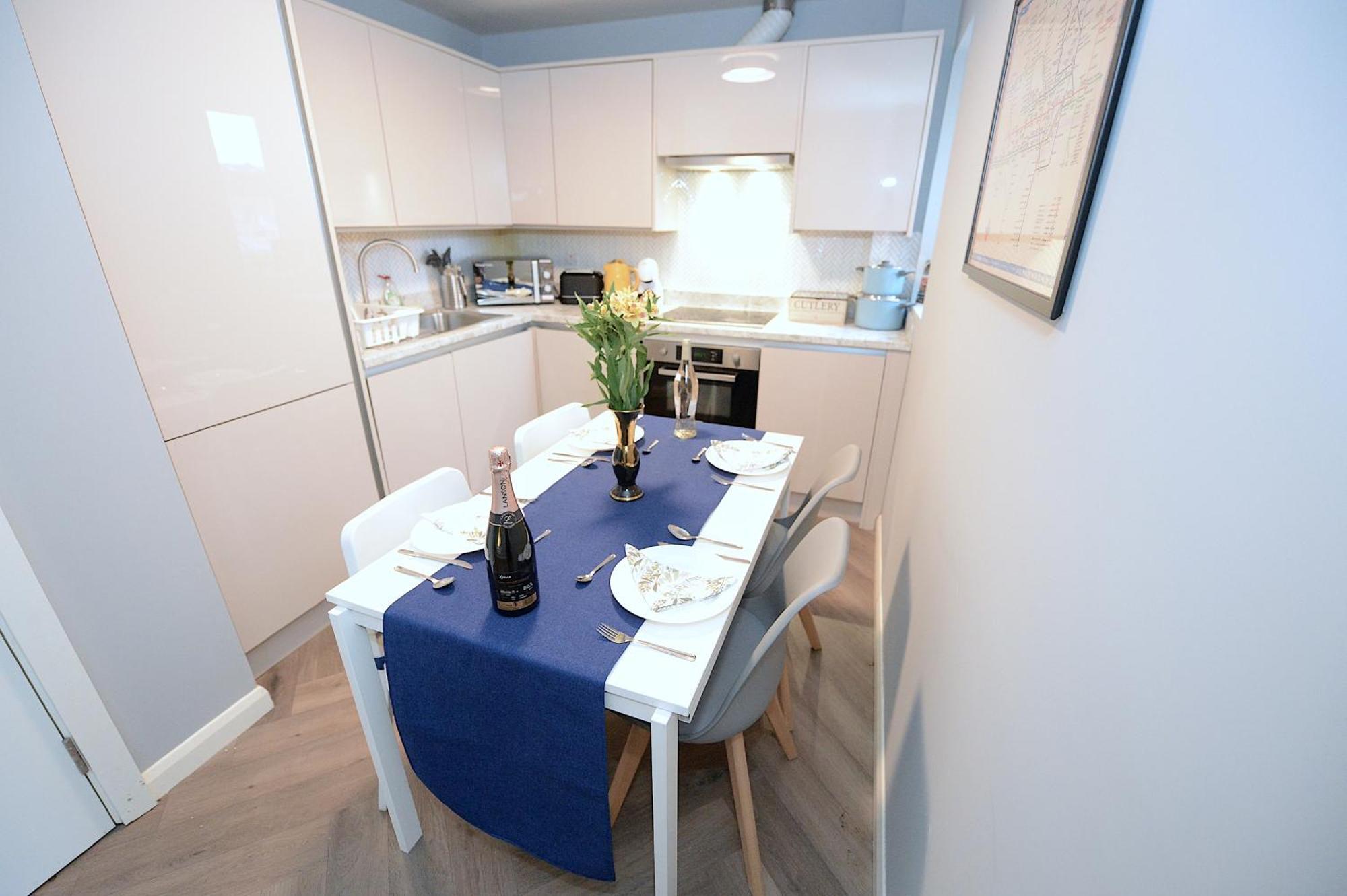 Ferienwohnung 2 Bed Terraced Flat Piccadilly Line London Exterior foto