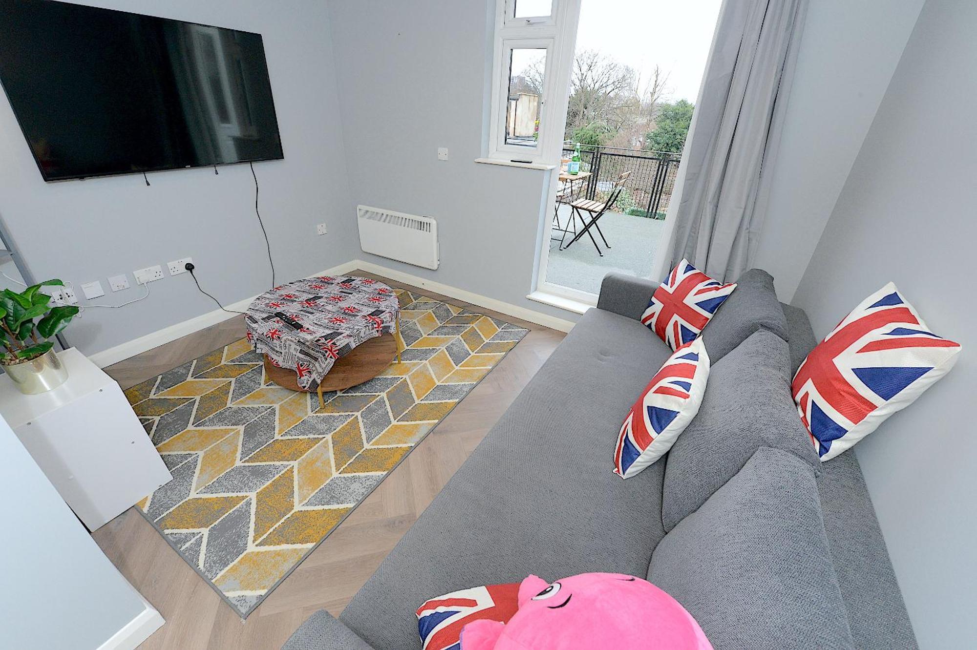 Ferienwohnung 2 Bed Terraced Flat Piccadilly Line London Exterior foto