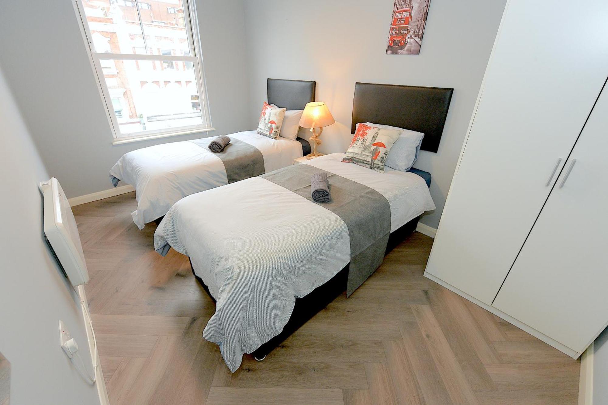 Ferienwohnung 2 Bed Terraced Flat Piccadilly Line London Exterior foto