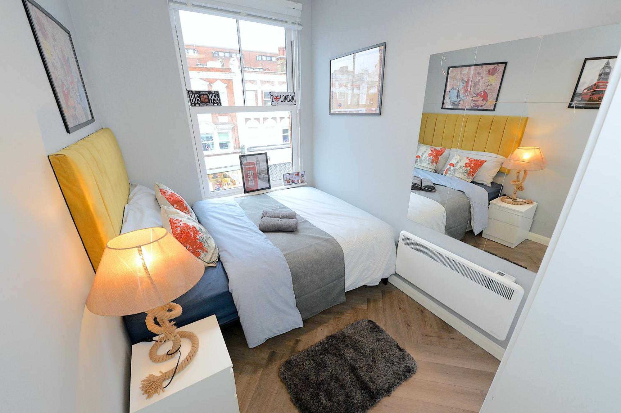 Ferienwohnung 2 Bed Terraced Flat Piccadilly Line London Exterior foto