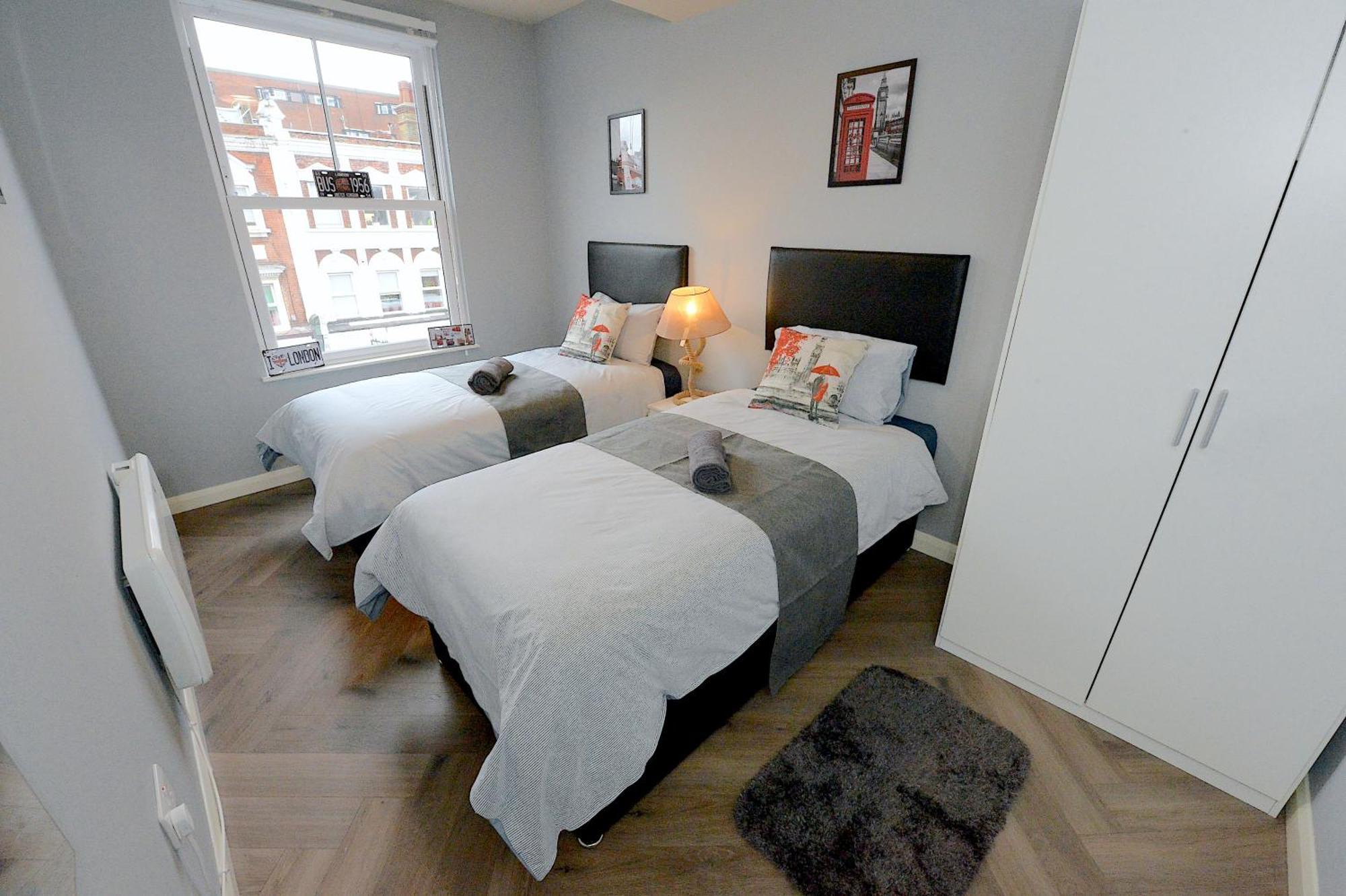 Ferienwohnung 2 Bed Terraced Flat Piccadilly Line London Exterior foto