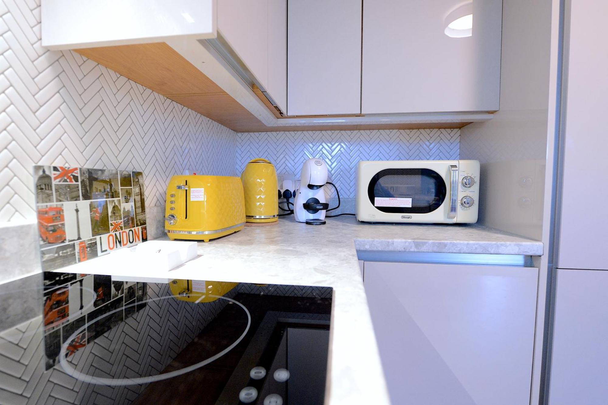 Ferienwohnung 2 Bed Terraced Flat Piccadilly Line London Exterior foto