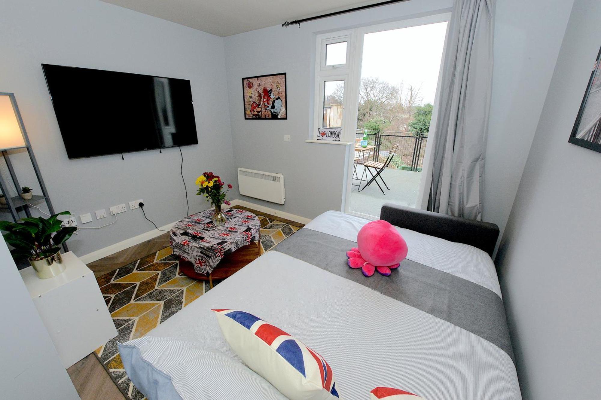 Ferienwohnung 2 Bed Terraced Flat Piccadilly Line London Exterior foto