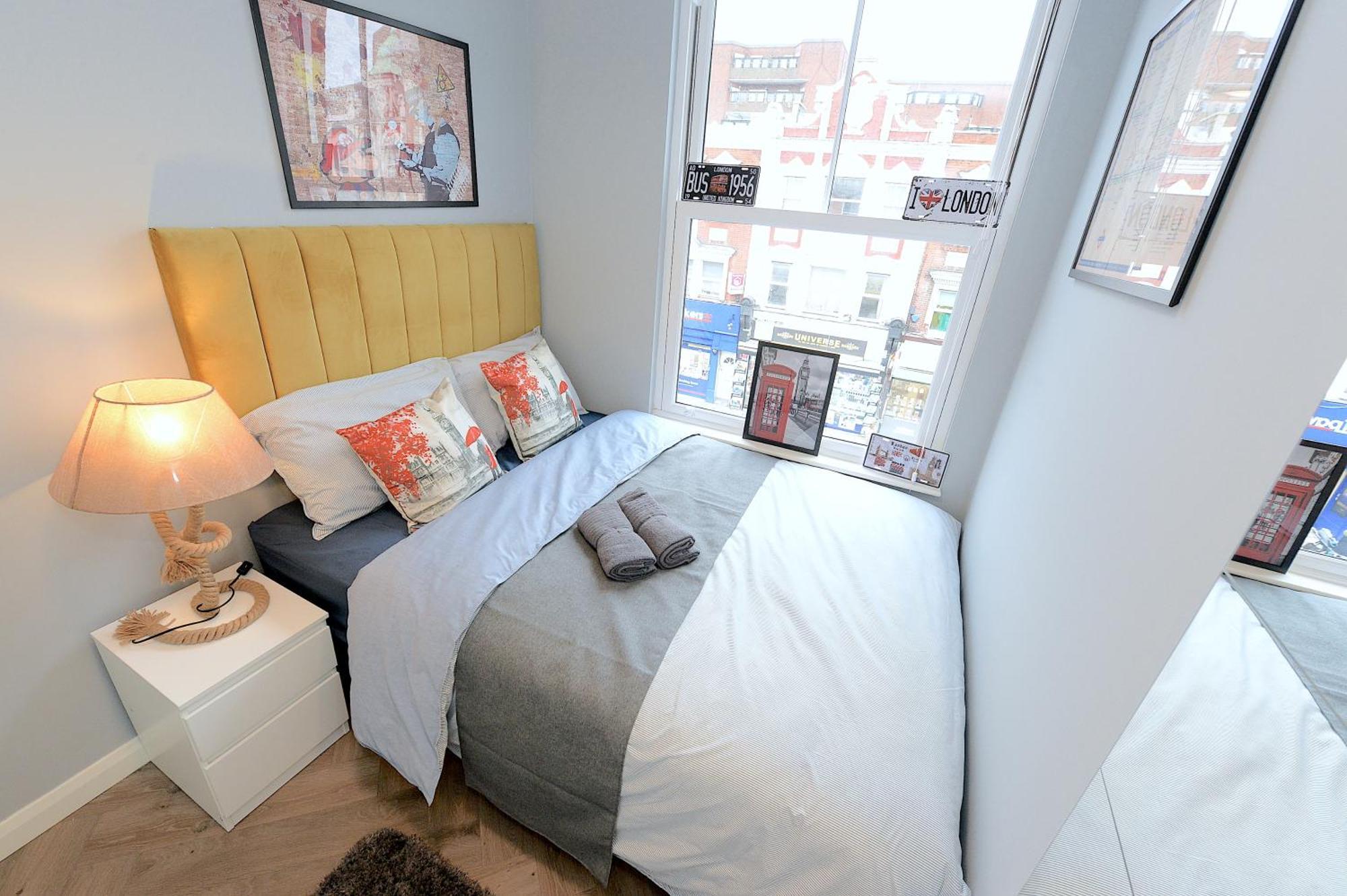 Ferienwohnung 2 Bed Terraced Flat Piccadilly Line London Exterior foto